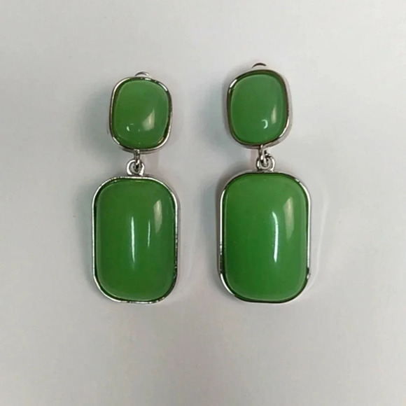 Jewelry - New Green Bead Sleek Clip On Earrings